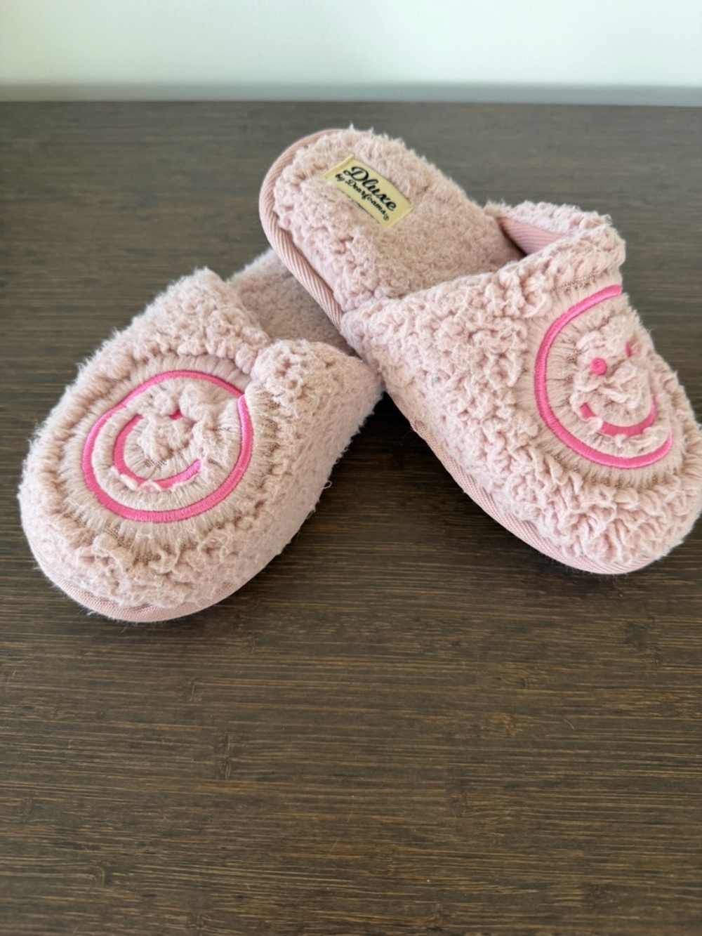 dearfoams Kids Blush Plush Smiley Slip-On Slippers Size 13-2